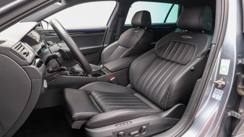 Skoda Superb Combi PlugIn DSG Laurin&Klement Matrix Webasto Ambientale - imaginea 7