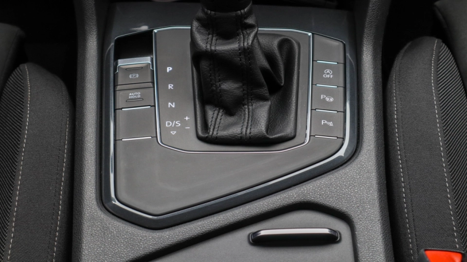 VW Tiguan 2.0 TDI DSG LaneAss BlindSpot Parktronic Cockpit Masaj ACC - imaginea 35
