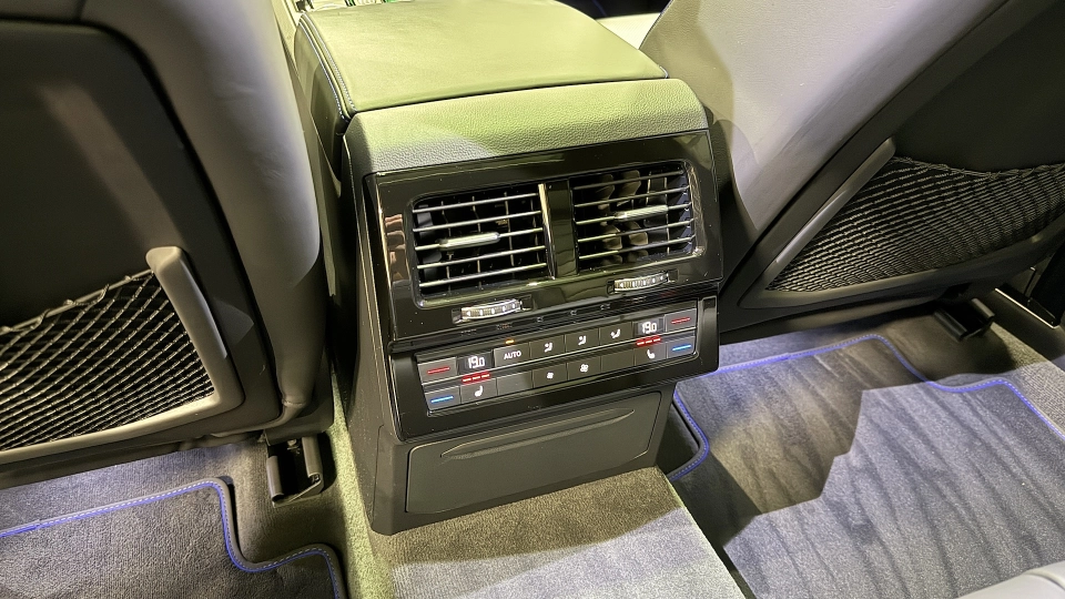 VW Touareg R Ventilatie Trapa Masaj Ambientale Incalzire Carlig - imaginea 34