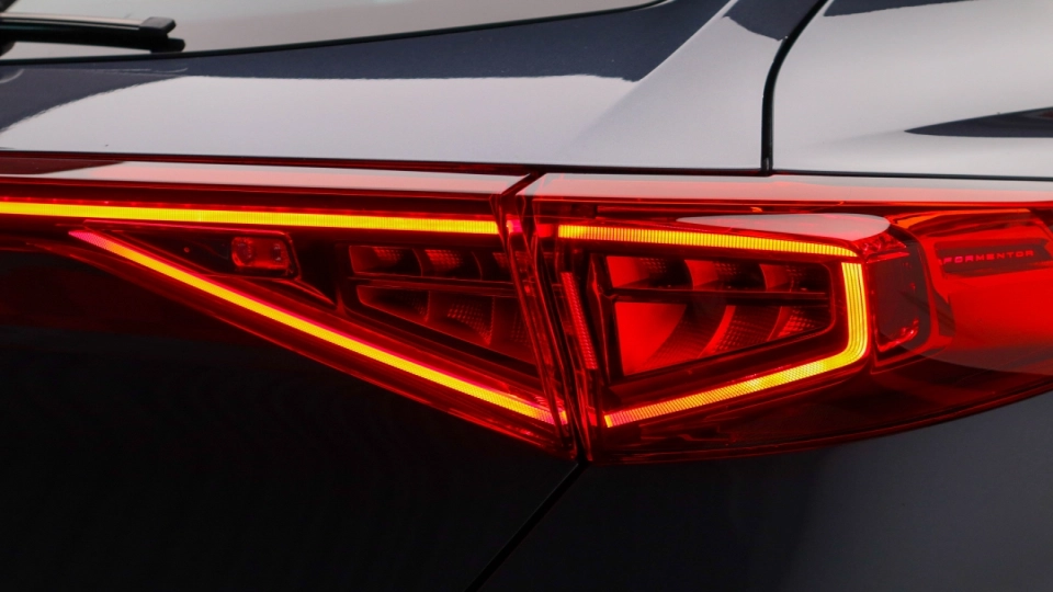 Cupra Formentor Hybrid ACC Piele LED Cockpit Carlig LaneAssist Memorii - imaginea 19