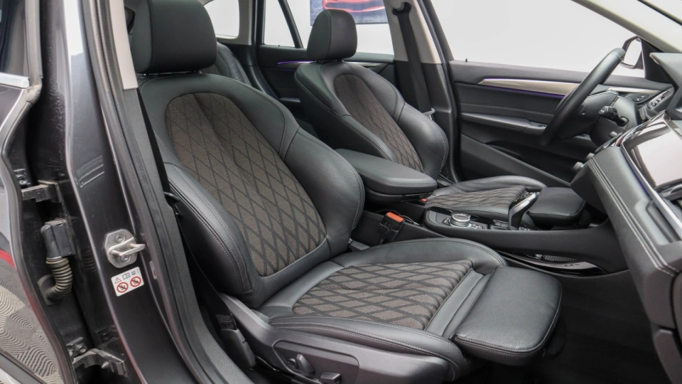 BMW X1 2.0d Aut Panoramic IncalzireAuxiliara HeadUp Ambientale BMW LED - imaginea 6
