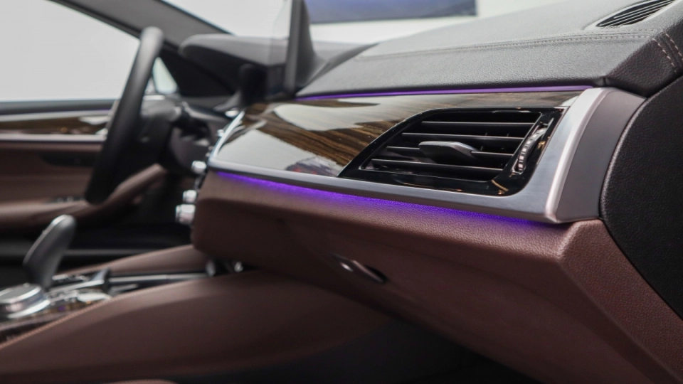 BMW Seria 530e Luxury Line Trapa Keyless Go/Entry PieleMaro Cockpit - imaginea 8