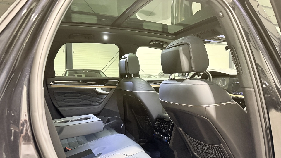 VW Touareg Matrix Scaune Ventilate Panoramic DynAudio ACC Keyless - imaginea 23