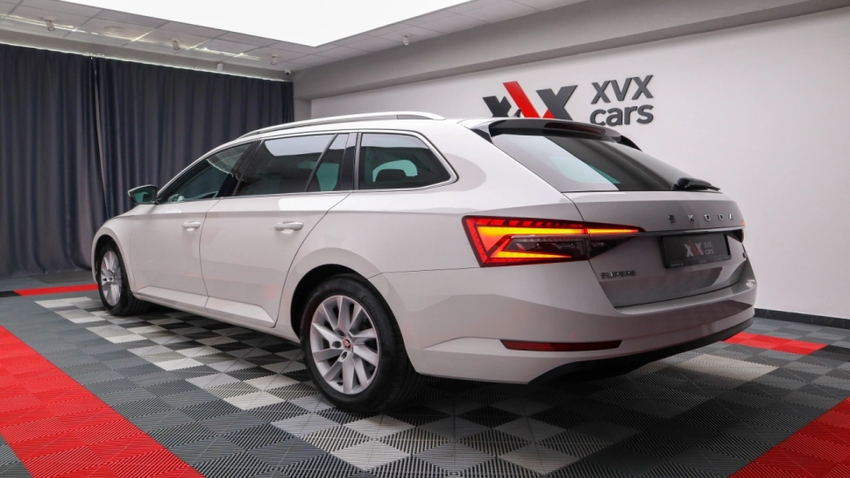 Skoda Superb PlugIn Hybrid DSG MatrixLED ACC KeylessGo Cockpit - imaginea 4