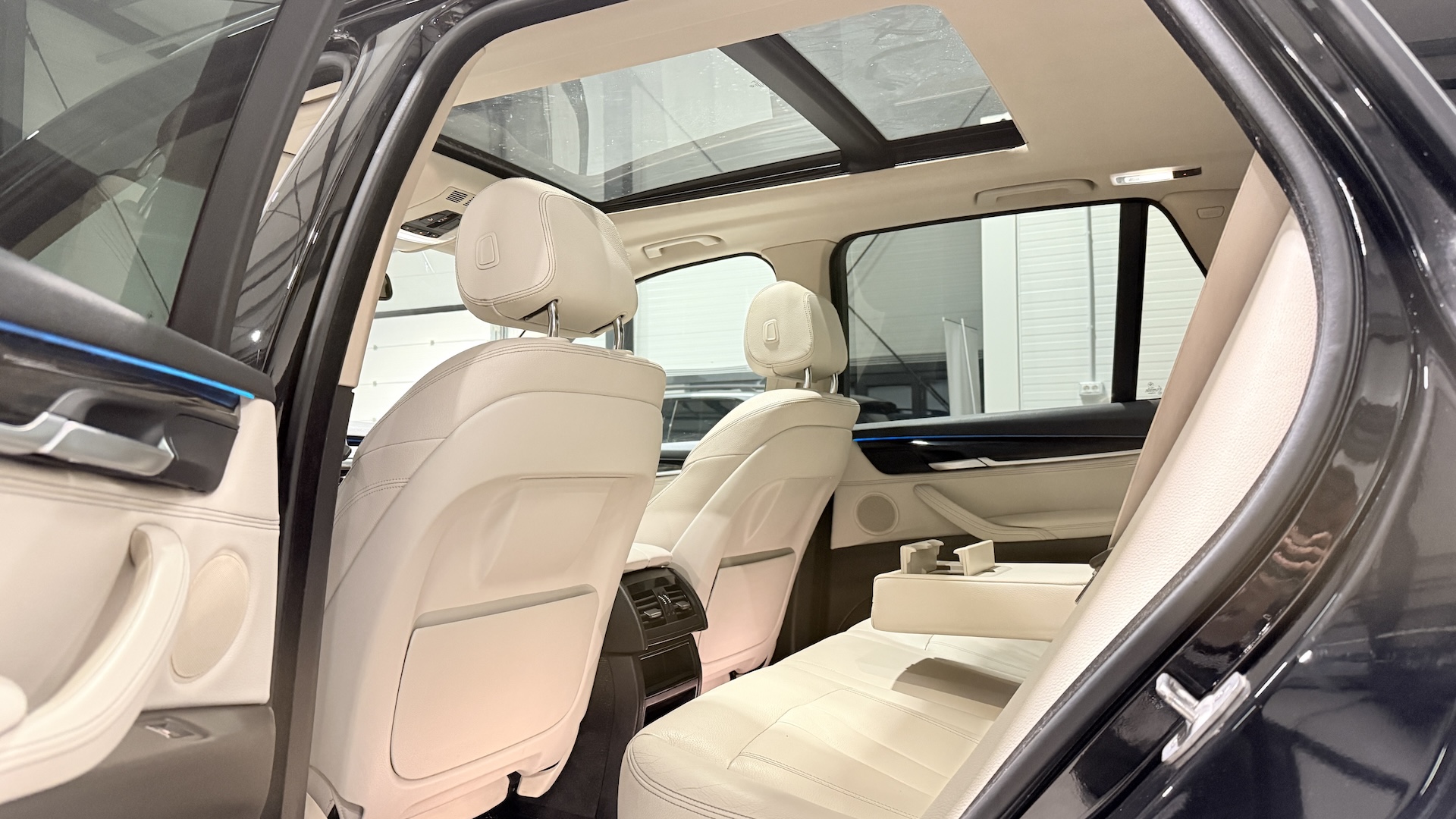 BMW X5 30d XDrive - Interior Alb - Panoramic - Navi - Ambientale