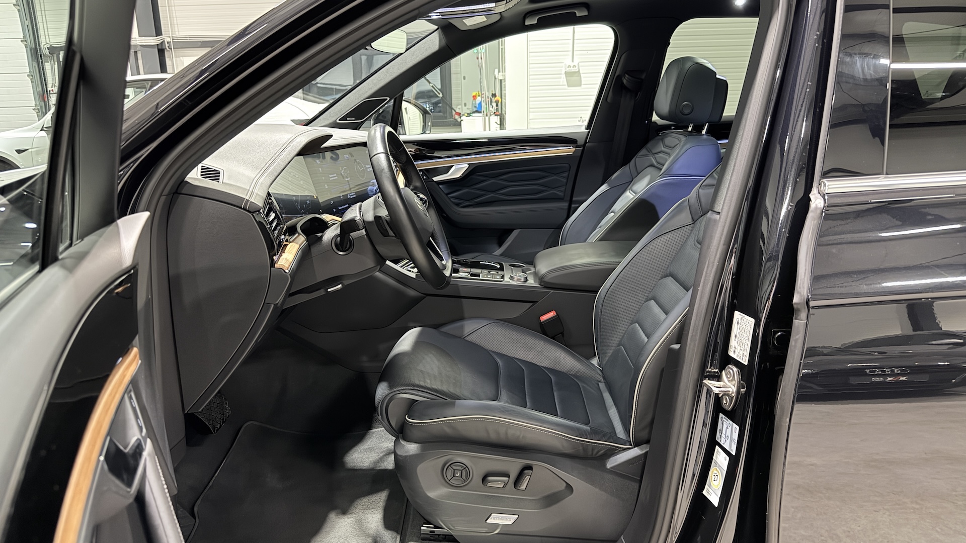 VW Touareg Matrix Scaune Ventilate Panoramic DynAudio ACC Keyless